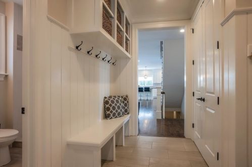 319 Hillcrest Rd, Needham MA 02492-4028 exterior