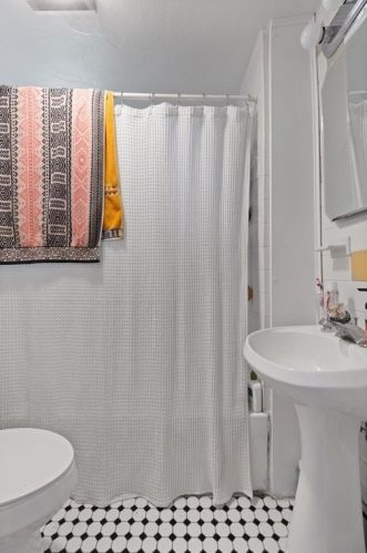 73 Barrows St, Dedham MA 02026-3050 exterior