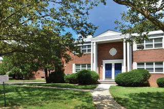 2 Sutton Ct, Matawan NJ  07747-9623 exterior