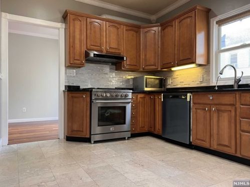 4 Mahan St, Tenafly NJ  07670-1822 exterior