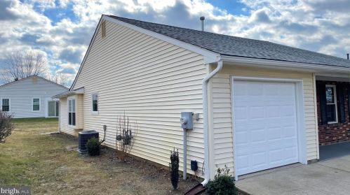 109 Carriage Hill Ct, Columbus NJ  08022-1067 exterior