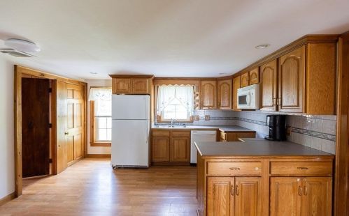 51 Grv St, North Brookfield MA 01535-1944 exterior