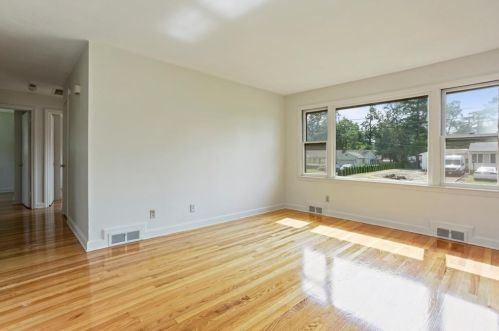 218 Western Cir, Montgomery MA 01085-3423 exterior