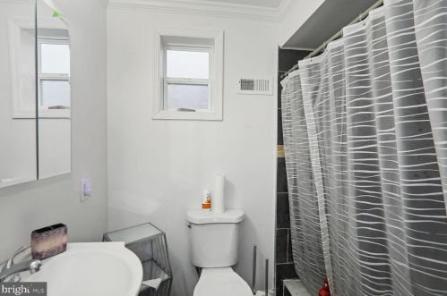 123 Maple Ave, West Deptford NJ  08093-1136 exterior