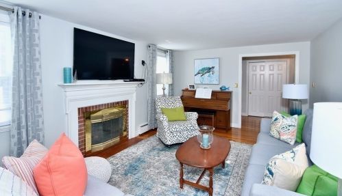 2037 Washington St, Braintree MA 02184-8623 exterior