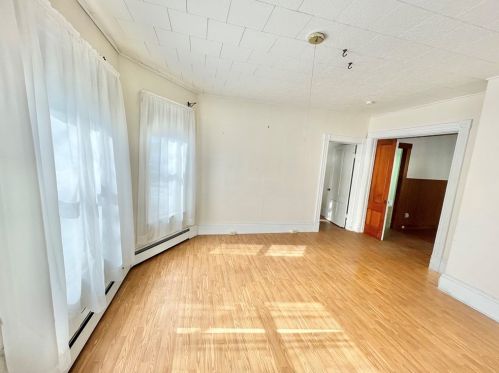 646 Pequoig Ave, Royalston MA 01331-1502 exterior