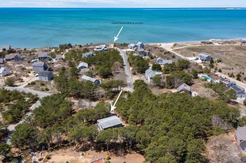 140 Salt Works Rd, Eastham MA  02642-1806 exterior