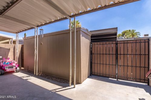 2858 Clarendon Ave, Phoenix AZ 85033-4117 exterior