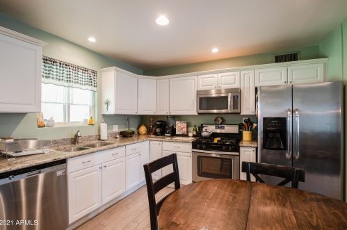 2942 Earll Dr, Phoenix, AZ 85016-7528