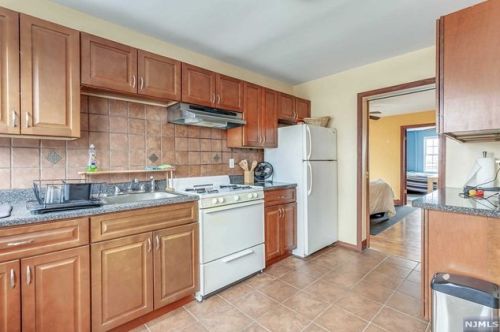 440 Belgrove Dr, Kearny NJ 07032-1628 exterior