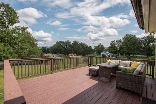 418 Shays St, Amherst MA  01002-2945 exterior