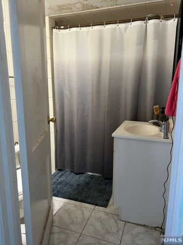 176 Elm St, Kearny NJ 07032-3410 exterior