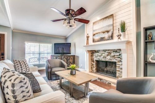 601 Jamestown Dr, Garland TX  75043-2324 exterior