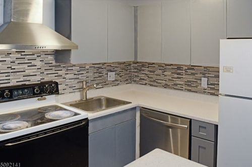 51 Lincoln Gdns, Lake Hiawatha NJ  07034-2407 exterior