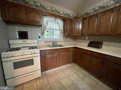 1 Budd Blvd, West Deptford NJ 08096-3332 exterior