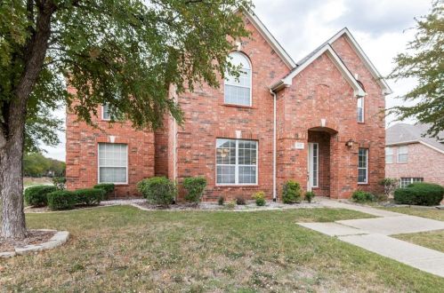 1019 Thorncliff Trl, Irving TX  75063-4496 exterior