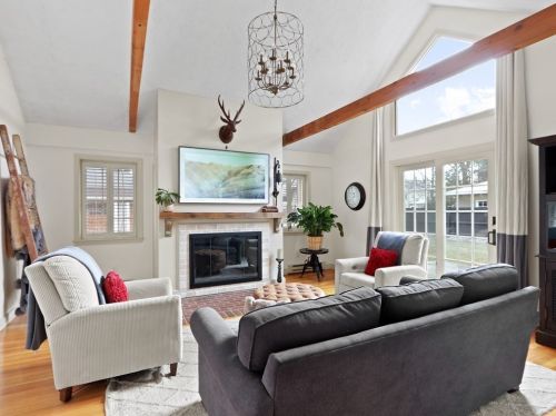 64 Fair Oaks Park, Needham MA 02492-3104 exterior