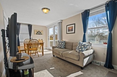 6 Cushing Dr, Plymouth MA 02360-1148 exterior