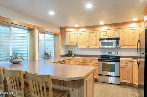 4365 Hidden Cv Rd, Park City UT 84098-4724 exterior