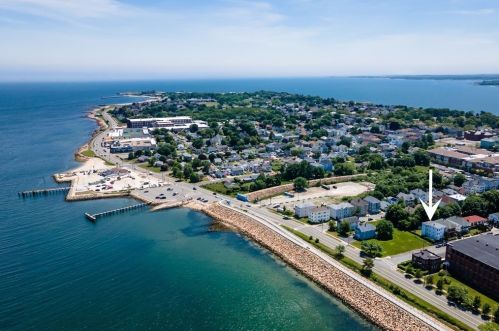 18 Mott St, New Bedford MA 02744-2307 exterior