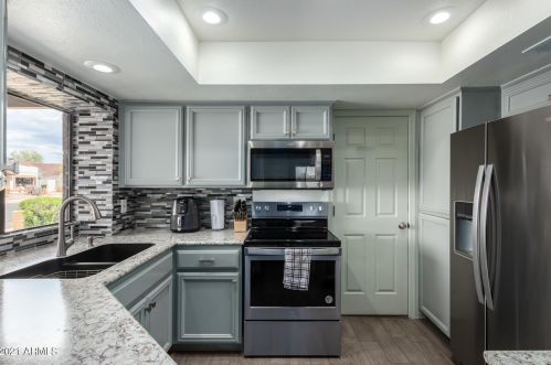 905 Bluefield Ave, Phoenix AZ 85053-1042 exterior