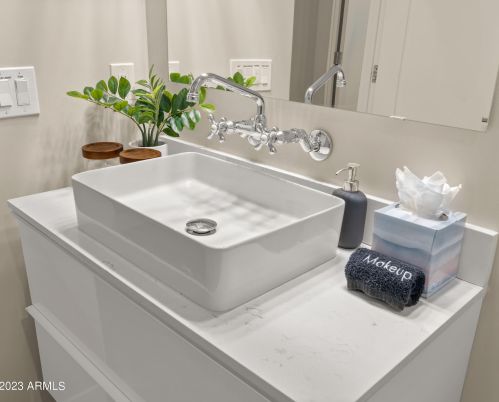 6846 13th Pl, Phoenix AZ  85014-1120 exterior