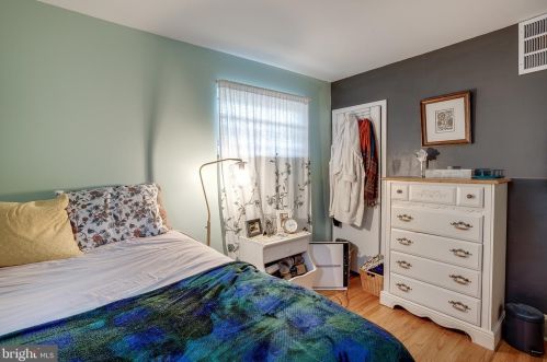 180 Sacramento Ct, West Deptford NJ  08051-1361 exterior