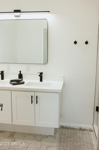 2635 Clarendon Ave, Phoenix AZ 85018-5958 exterior