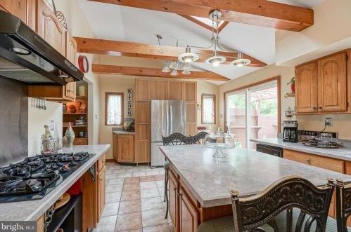 431 Meadowcroft Rd, West Deptford NJ 08096-4007 exterior