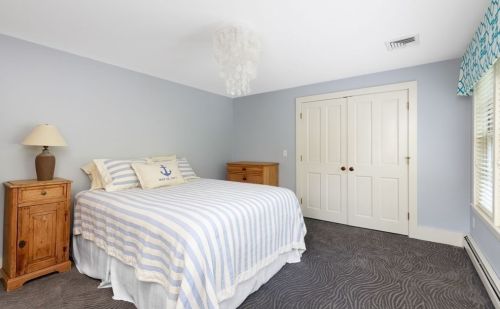 10 Summer St, Hingham MA 02043-2219 exterior