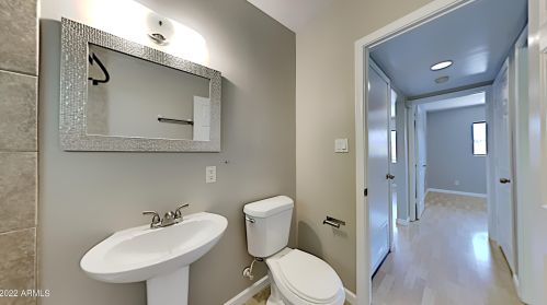 310 Earll Dr, Phoenix AZ 85013-4314 exterior