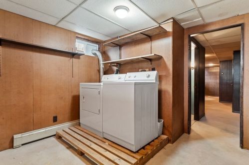 37 Spruce St, Milton MA 02186-4633 exterior