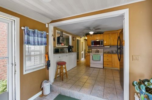 204 Harmony Ct, Warwick, RI 02889-1429