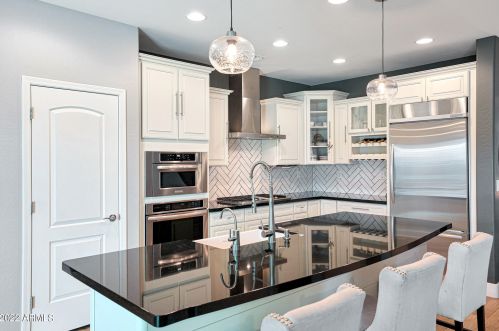 1665 Blaylock Dr, Phoenix AZ 85085-6324 exterior