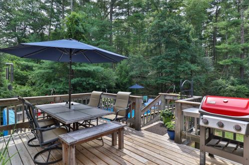 37 Howard Dr, Plymouth MA 02360-4272 exterior