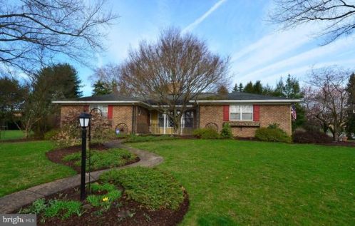 430 Hamlet Dr, Spring Grove, PA 17362-1404