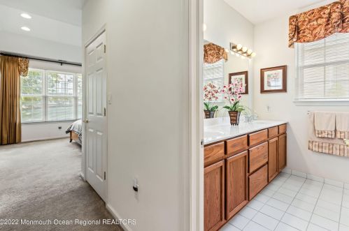 9 Fernwood Dr, Tinton Falls NJ 07712-8713 exterior