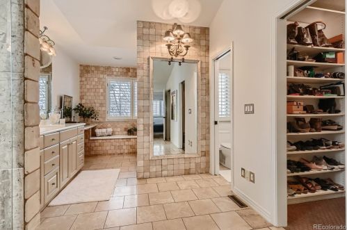 27 Glenmoor Dr, Englewood CO 80113-7115 exterior