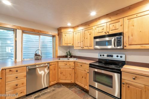 4365 Hidden Cv Rd, Park City UT 84098-4724 exterior