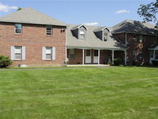 42 Southpoint Dr, Amherst MA  01002-3187 exterior