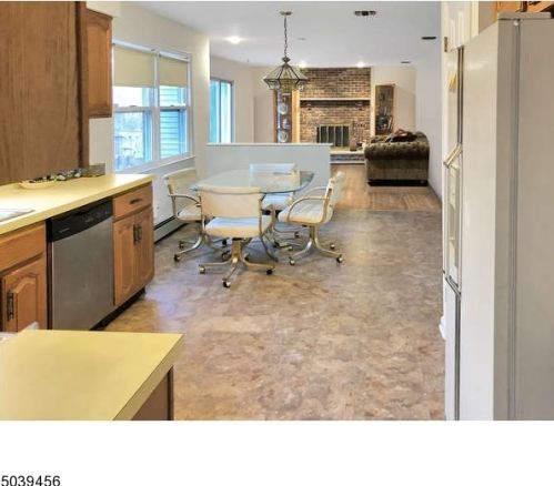 21 Mann Ave, East Hanover NJ 07936-3204 exterior