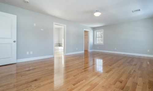 711 Salisbury St, Worcester MA 01609-1122 exterior