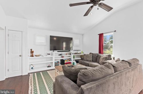 467 Hemlock Ter, West Deptford NJ  08096-2813 exterior