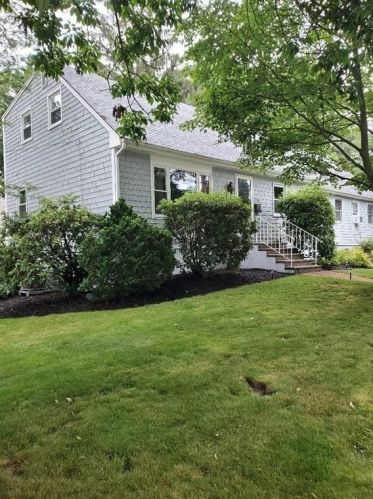 1744 Robeson St, Fall River, MA 02720-4108