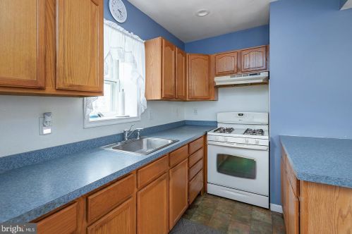 558 Billings Ave, West Deptford NJ 08066-1157 exterior