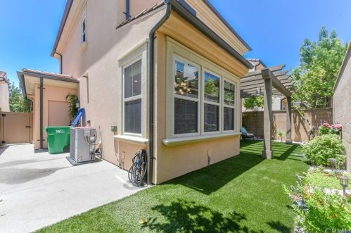 32 Larkfield, Irvine CA 92620-2140 exterior