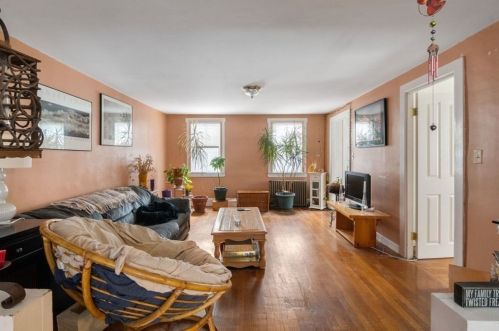 206 Concord St, Newton, MA 02462-1314