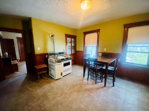 7 Kendall St, Worcester MA 01605-2715 exterior