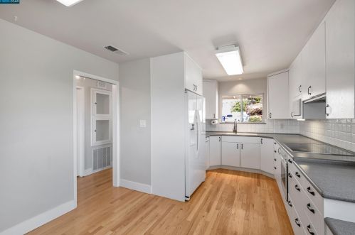 1973 Placer Dr, San Leandro CA  94578-1336 exterior