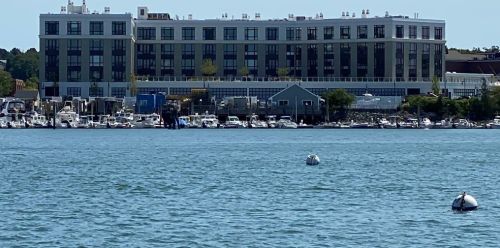 10 Shipyard Dr, Hingham MA 02043-1610 exterior